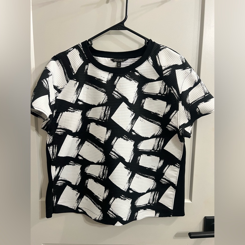 Banana Republic Black and White Textured Tee